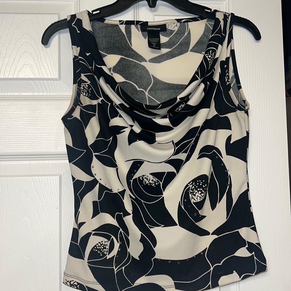 Women’s sleeveless blouse - size M perfect for the Office !